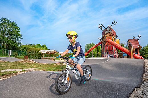 Child on bike on pumptrack, playground CAPFUN Pergola in Marigny (39).