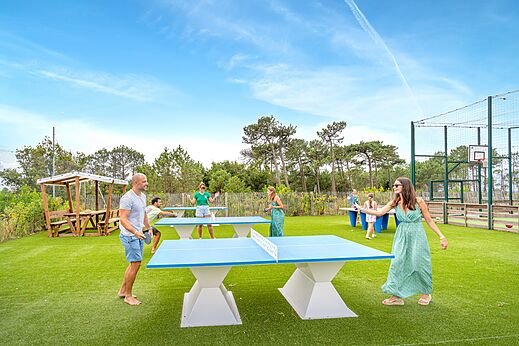 Table tennis tables and multi-sport court at campsite CLICOCHIC Petit Nice in PYLA SUR MER (33).