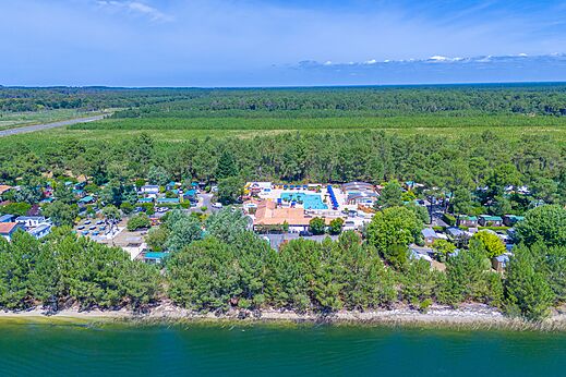 Aerial view of water park and Mobile homes at CAPFUN Pin�da campsite in CAZAUX (33).