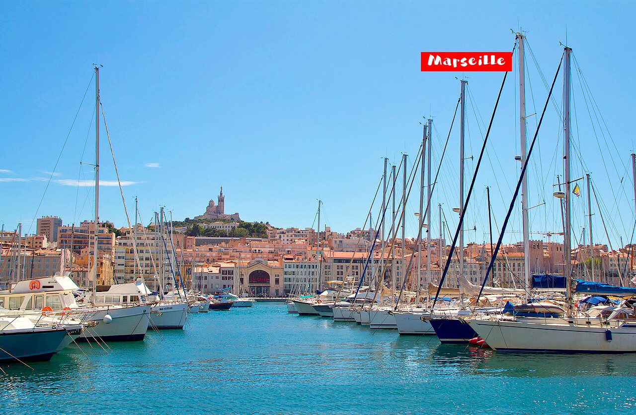 Old Port of Marseille, sailboats and Notre-Dame de la Garde, Provence-Alpes-C�te d'Azur.