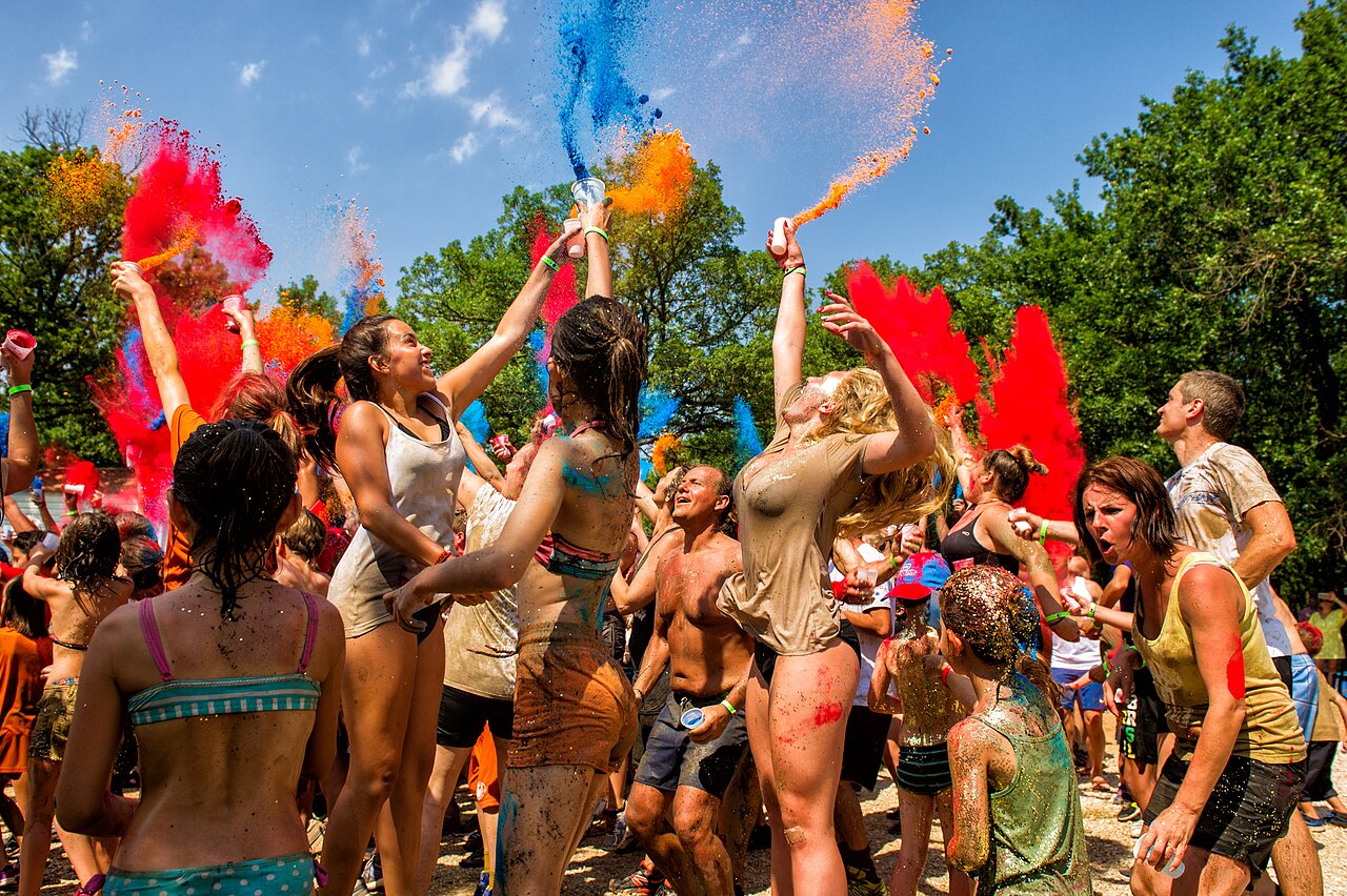 Color festival at CAPFUN Pin�des du Luberon campsite in PERTUIS (84).