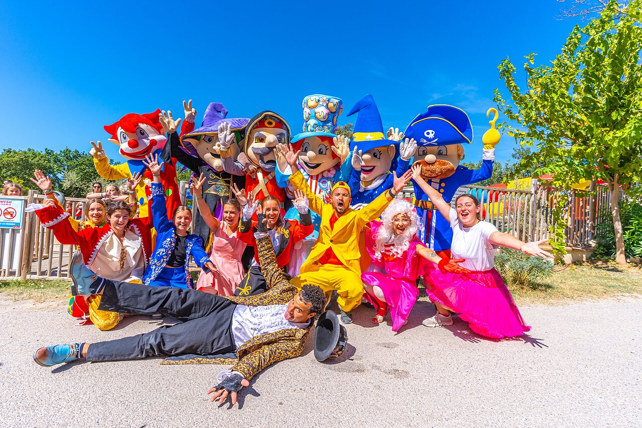 Smiling mascots and entertainers in colorful costumes at CAPFUN Pin�des du Luberon campsite in PERTUIS (84).