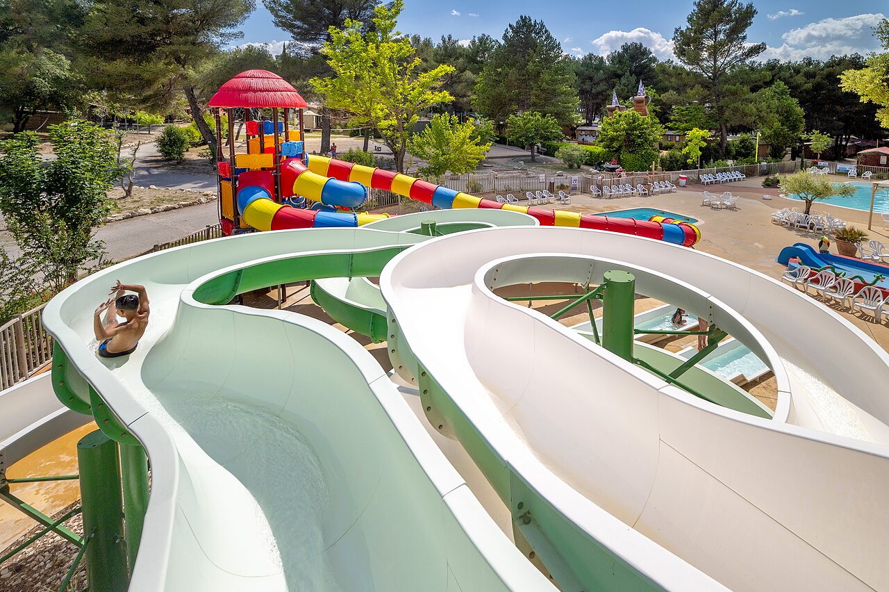 Water slides and outdoor pool at CAPFUN Pin�des du Luberon campsite in PERTUIS (84).