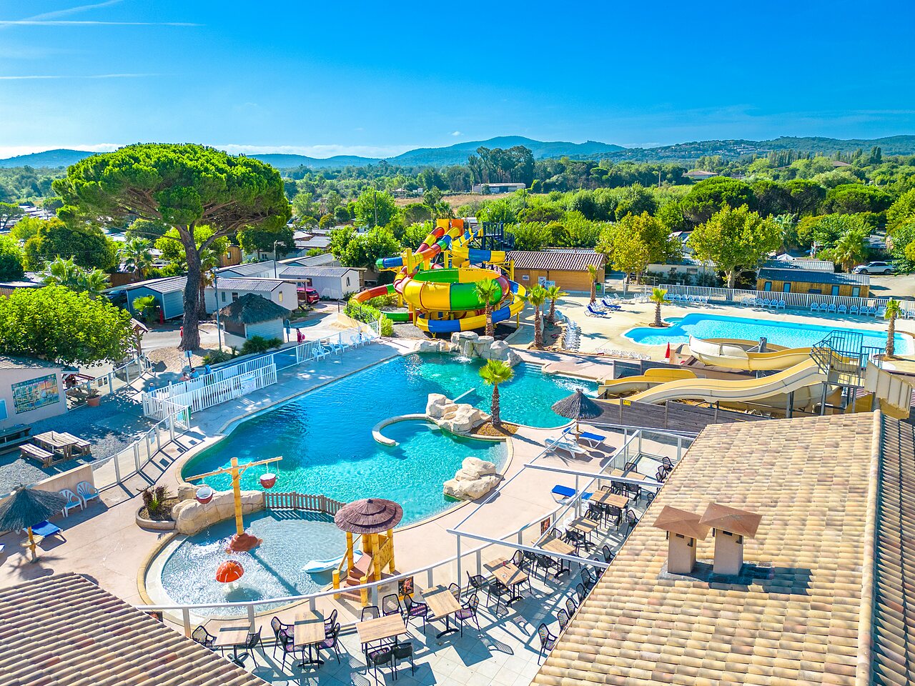 Giant waterslides and outdoor pools at CAPFUN La Pin�de de Grimaud campsite (83).