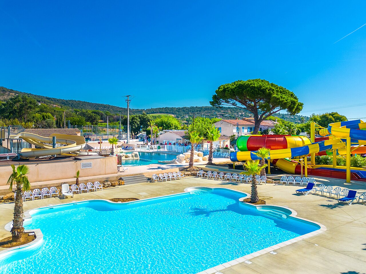Outdoor pools, water slides at CAPFUN La Pin�de de Grimaud campsite (83).