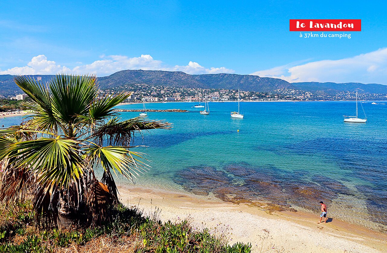 Fine sandy beach and turquoise sea in Le Lavandou, destination near the campsite.