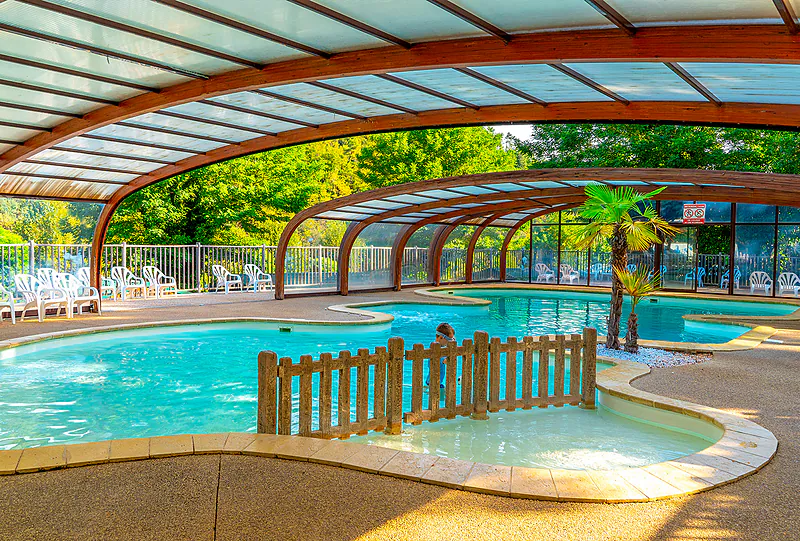 Covered pool, children's area CAPFUN Plantas, SAINT VINCENT DE DURFORT (07).