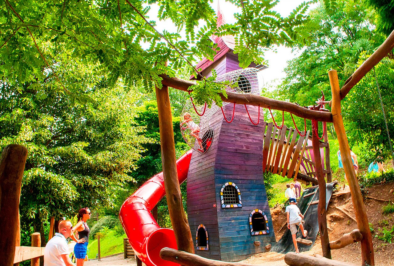 Giant slide, kids' tower at CAPFUN Plantas campsite in SAINT VINCENT DE DURFORT (07).