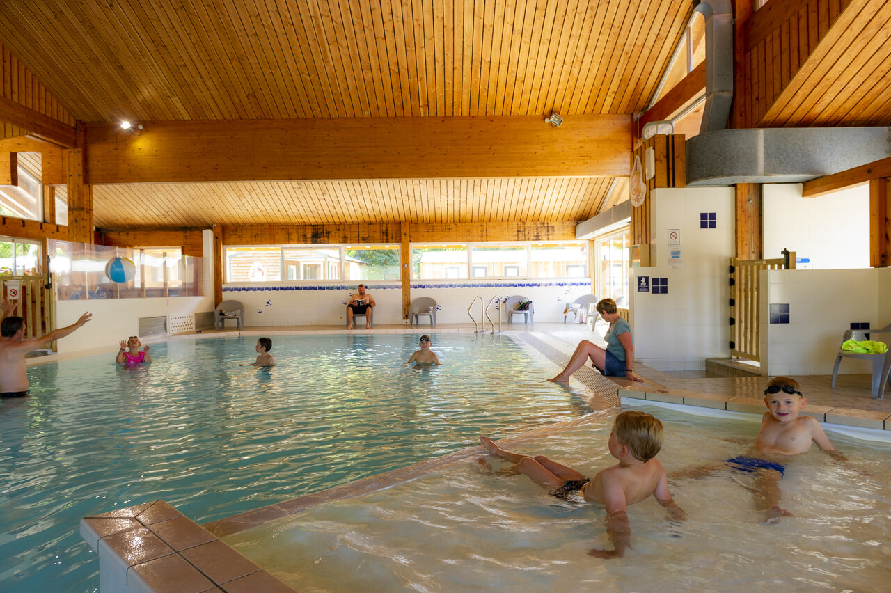 Heated indoor swimming pool, families and children at CAPFUN Plan du Fernuy in LA CLUSAZ (74).