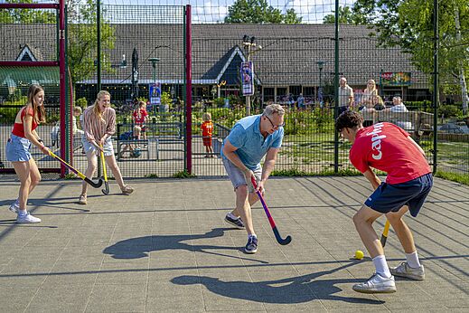 Multi-sport pitch and family hockey game at CAPFUN Ponderosa campsite in Ulicoten.