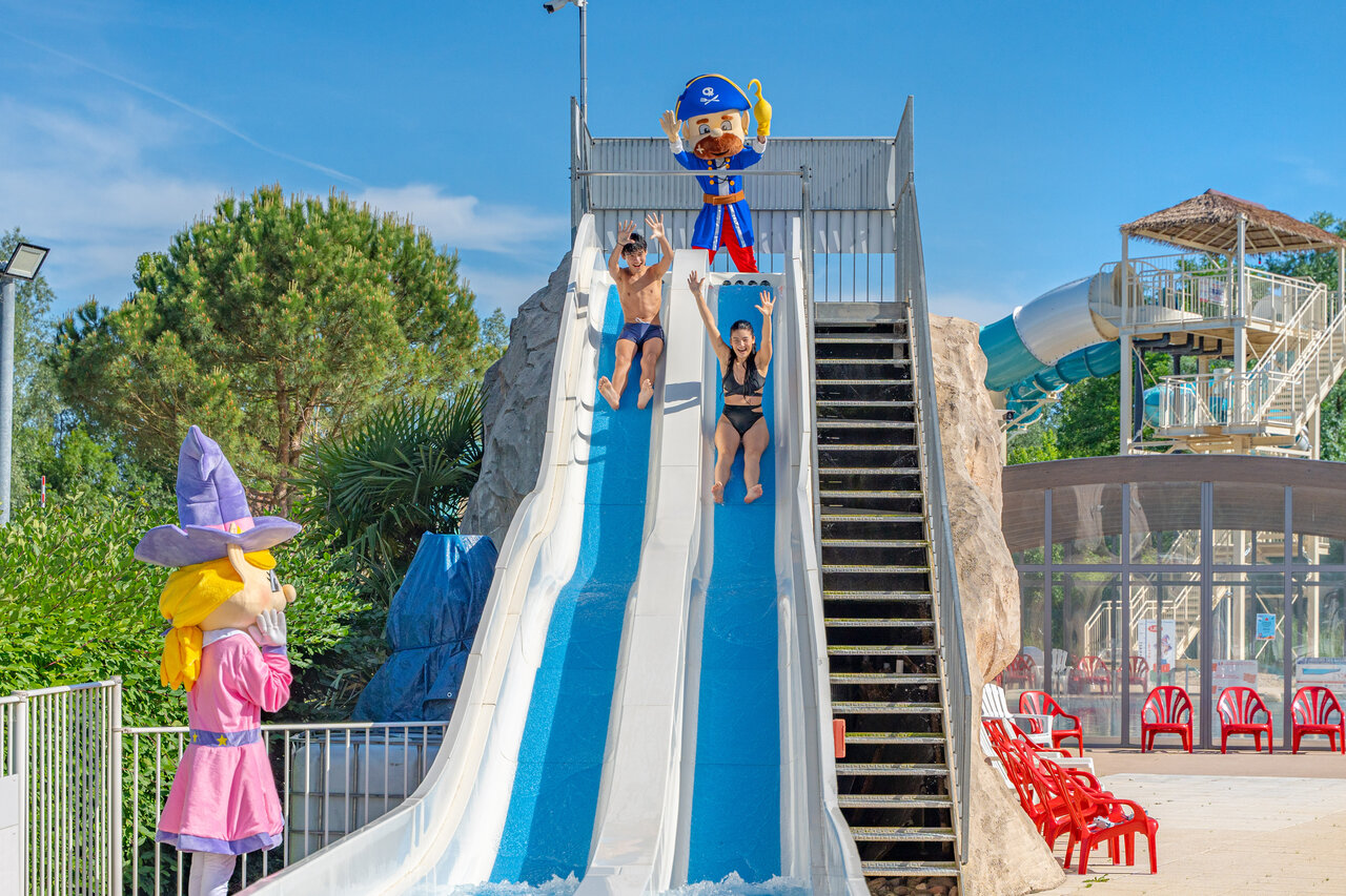 Water slide with adults and mascots CAPFUN Les Portes du Beaujolais in Anse (69).