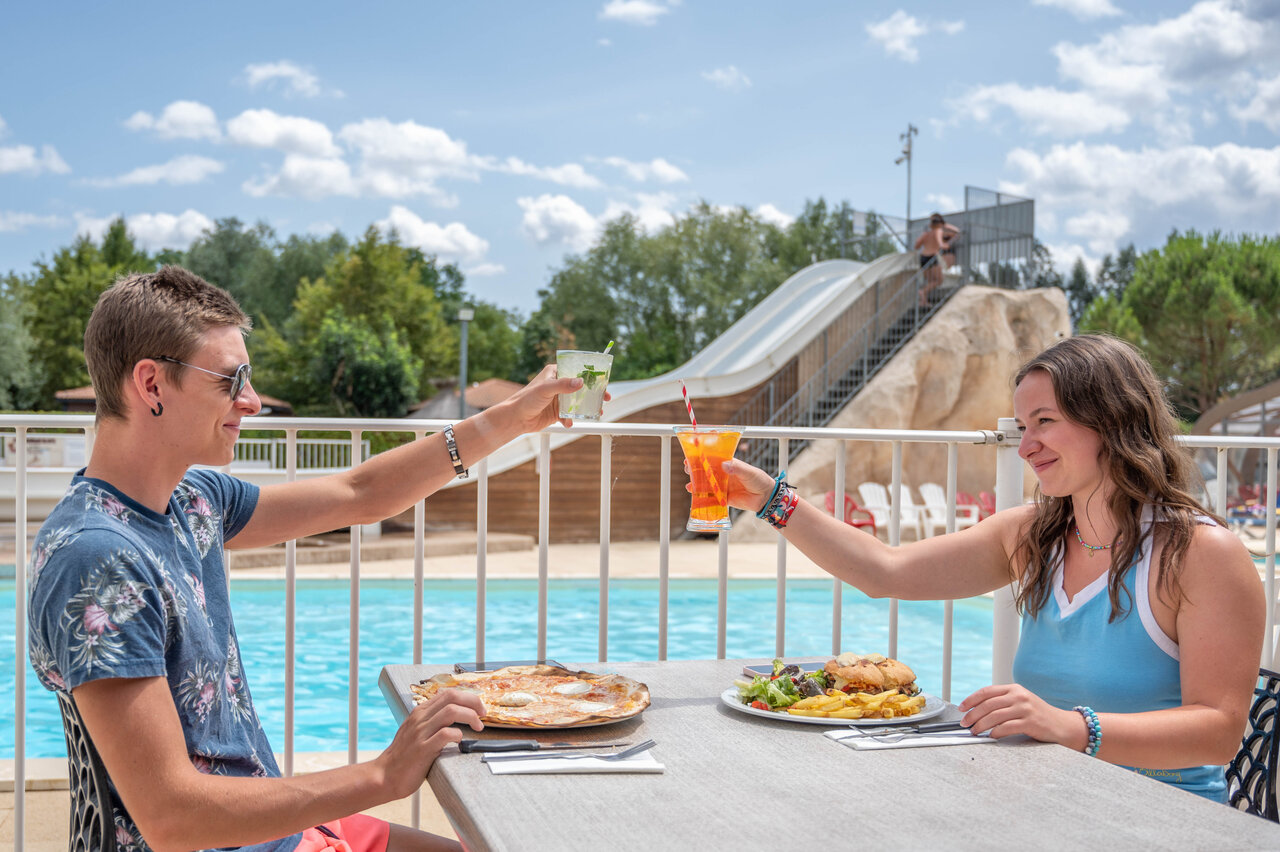 Pool, waterslide, restaurant at CAPFUN Les Portes du Beaujolais Anse campsite.