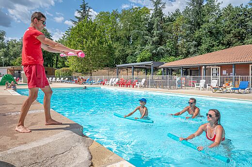 Aquagym pool campsite CAPFUN Les Portes du Beaujolais Anse (69).