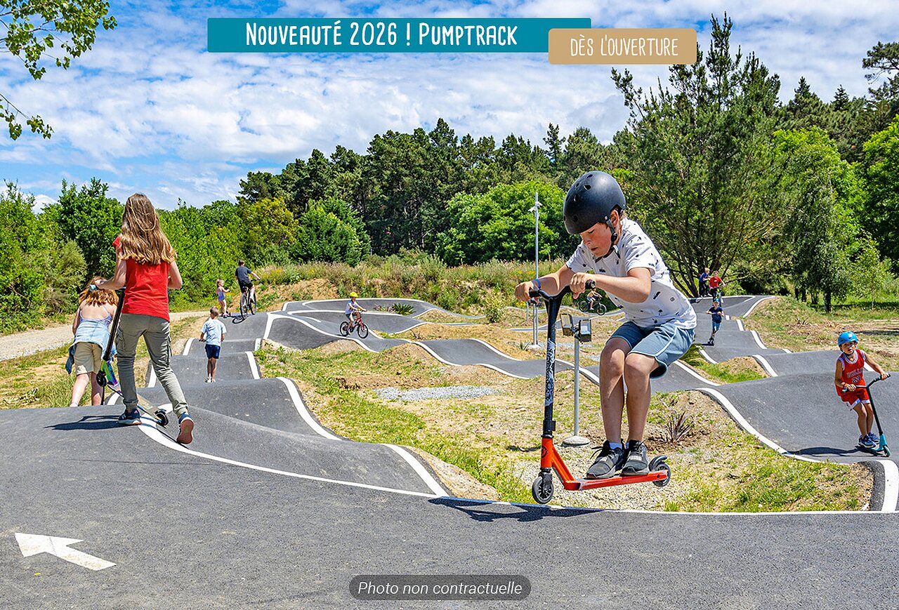 Pumptrack for children on scooter and bike at VAGUES OCEANES campsite near Gouaix (77).