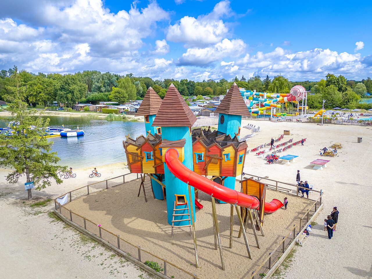 Castle playground, sandy beach, lake, waterslides at VAGUES OCEANES campsite in Gouaix.
