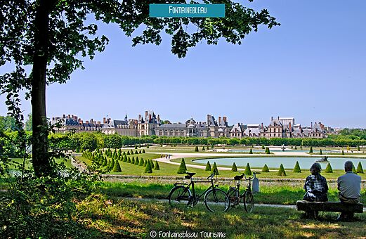 Ch�teau de Fontainebleau and gardens, historic site to visit in �le-de-France.