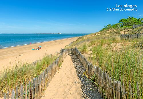 Fine sandy beach and access path at CAPFUN Quatre Vents d'Oléron campsite in St Georges d'Oléron (17).