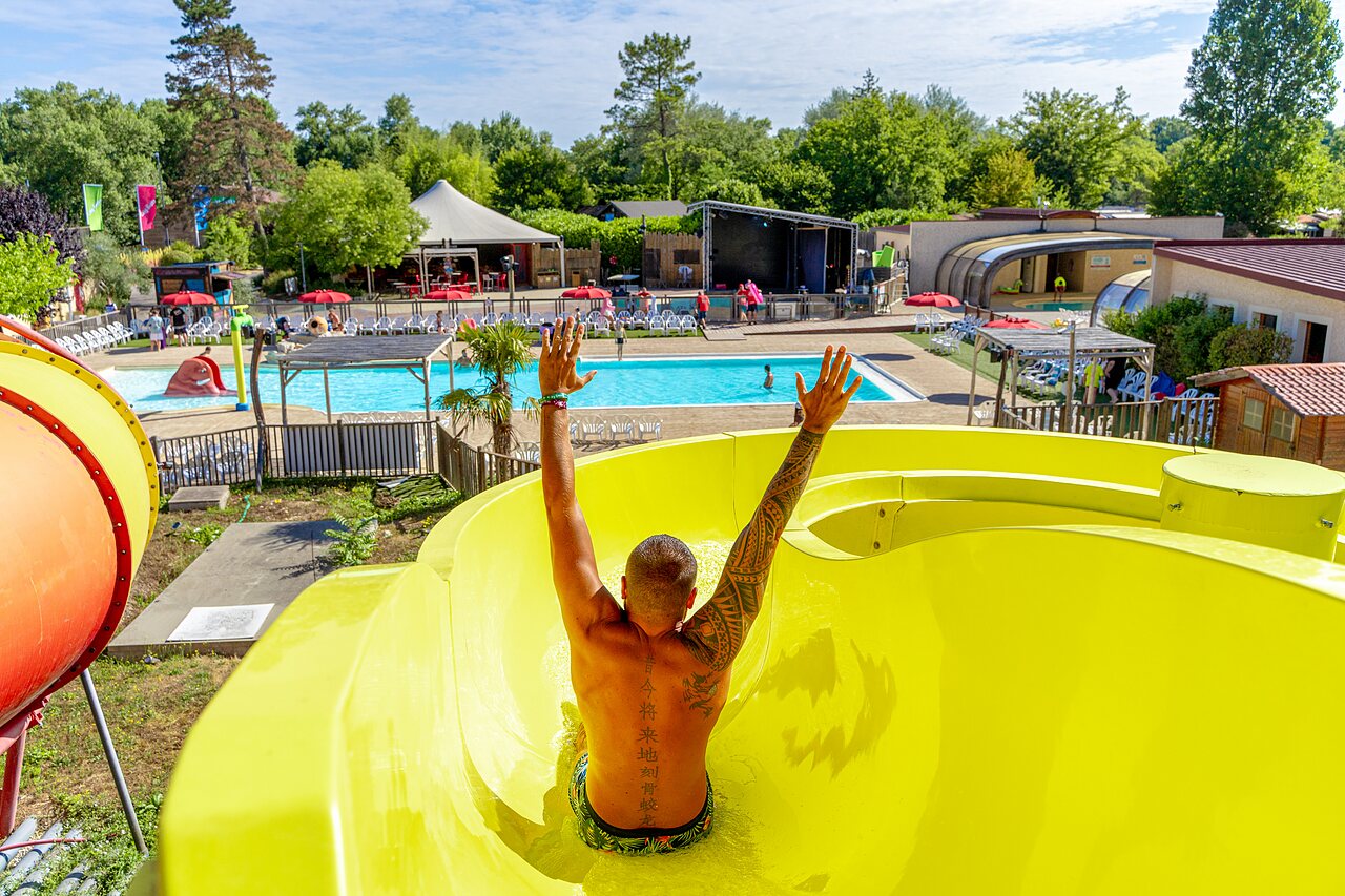 Water slide, pool and entertainment at CAPFUN R�gni�re in VILLETTE D'ANTHON (38).