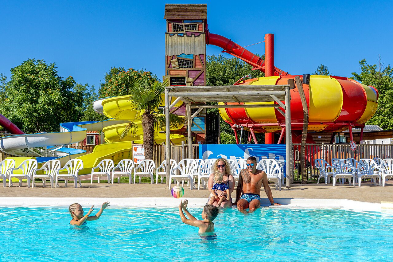 Colorful water slides and family swimming pool at CAPFUN R�gni�re campsite in VILLETTE D'ANTHON (38).