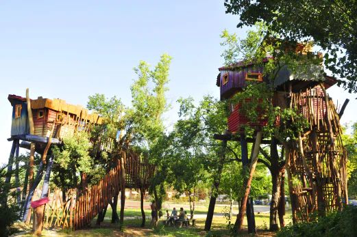 Régnière : Maisons dans les arbres à Lyon, Holiday Park Rhone Alpes Régnière : Maisons dans les arbres à Lyon, Holiday Park Rhone Alpes