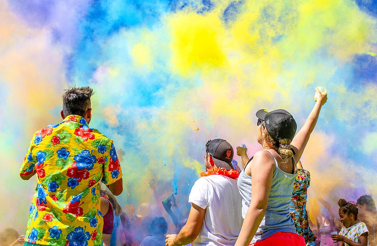 Color festival, powder thrown at CAPFUN Roca d'Amour campsite in PADIRAC (46).