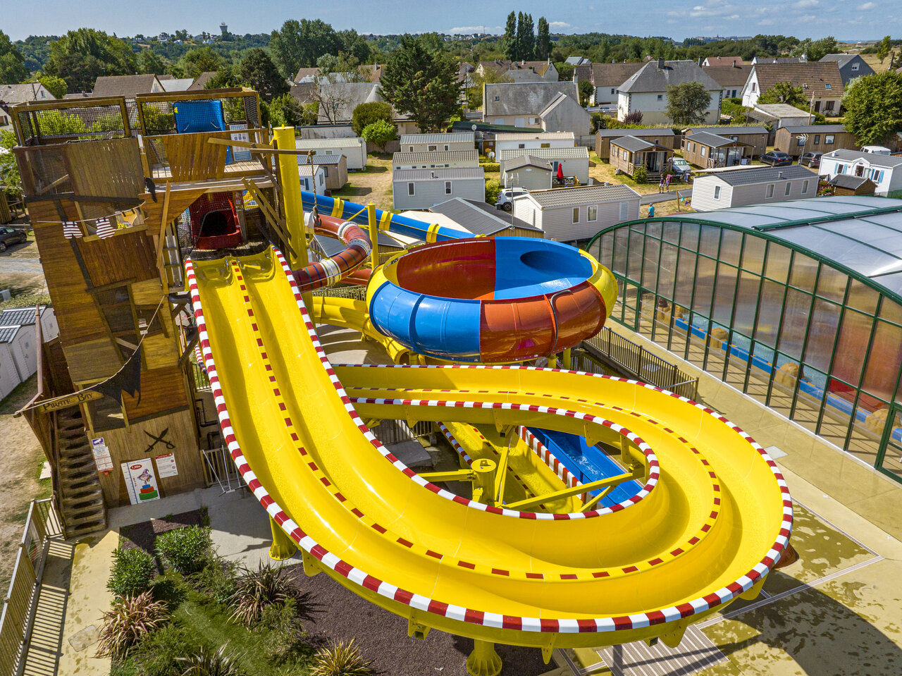 Giant water slides, outdoor swimming pool at CAPFUN La Route Blanche campsite (50).