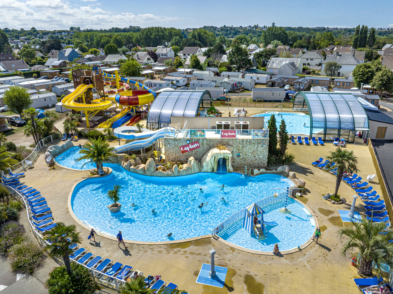Swimming pools, giant slides and water games at CAPFUN La Route Blanche campsite in Breville sur Mer (50).