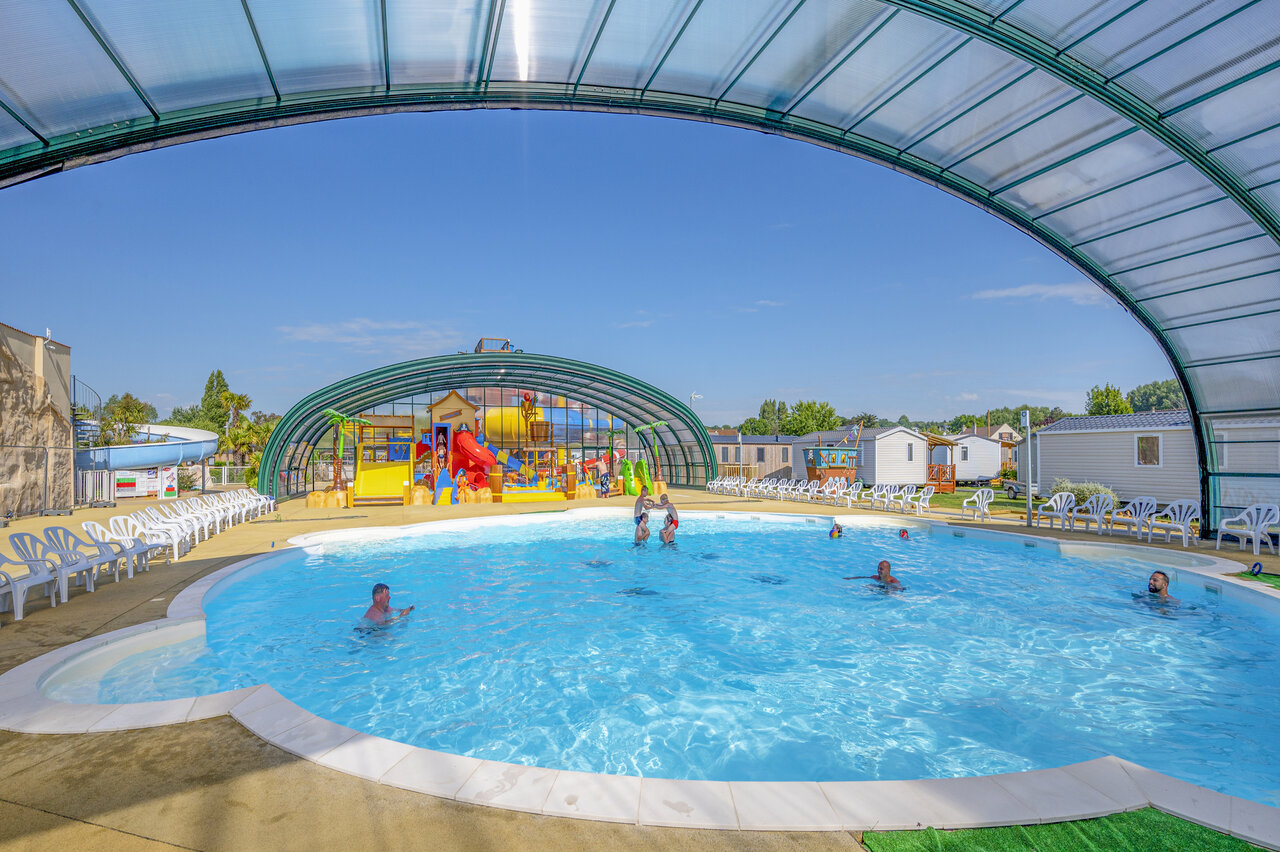 Swimming pool, water games, Mobile homes at CAPFUN La Route Blanche campsite in Breville sur Mer (50).