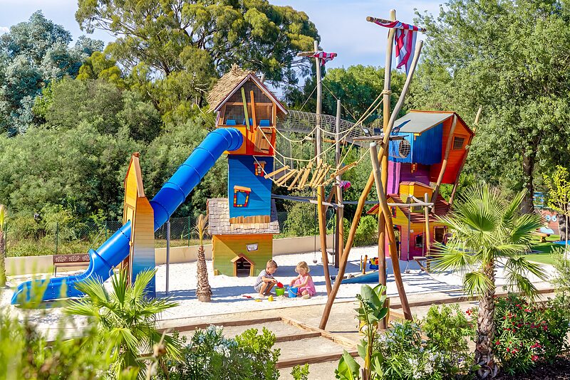 Carabouille playground - Large colorful playground with slides at CAPFUN La Rumba in Fr�jus (83).