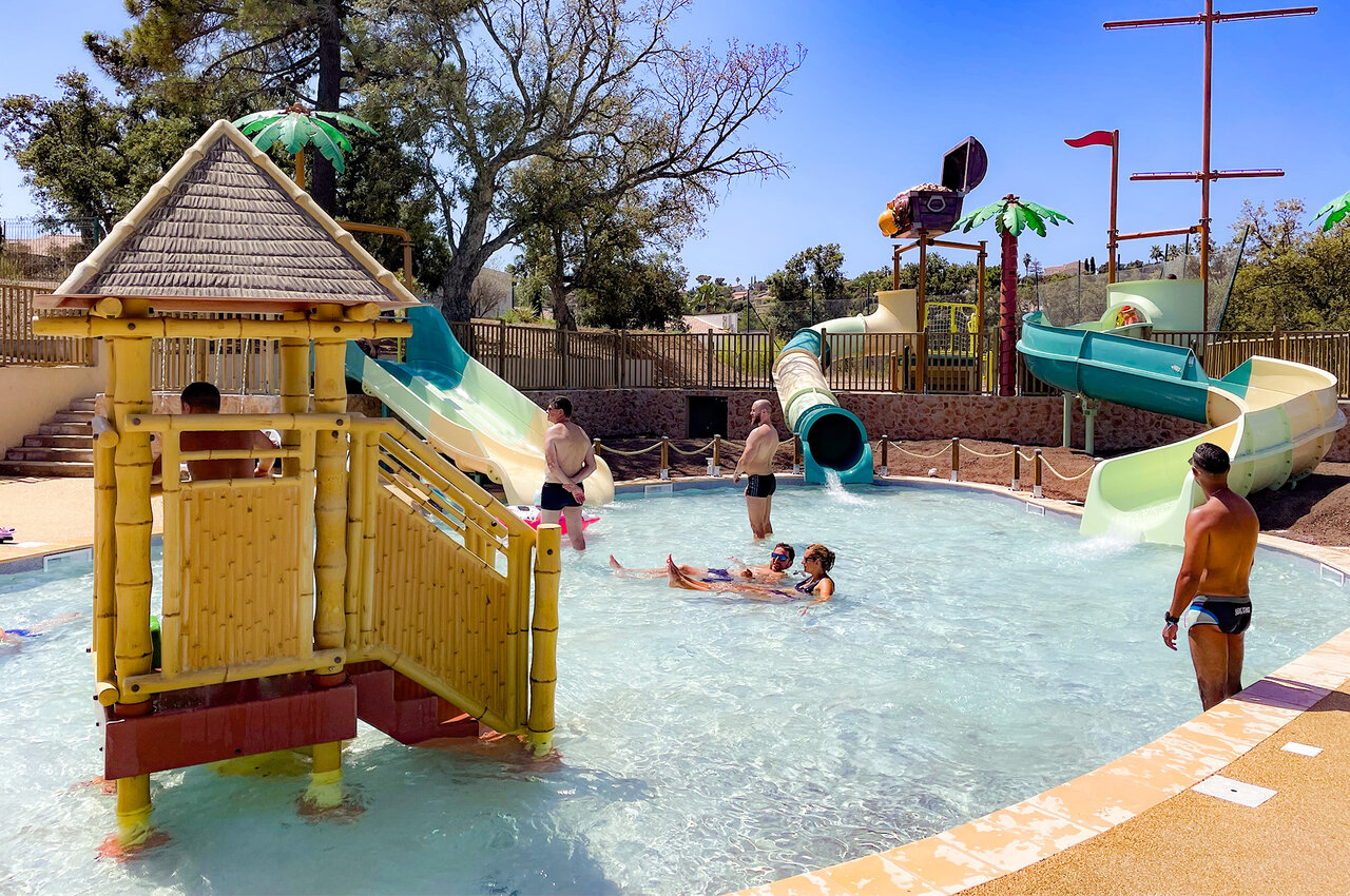 Water park with slides and pool, at CAPFUN La Rumba campsite in Fr�jus (83).