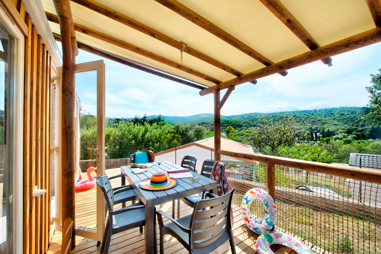 Mobile home terrace at CAPFUN La Rumba campsite in Fr�jus (83).