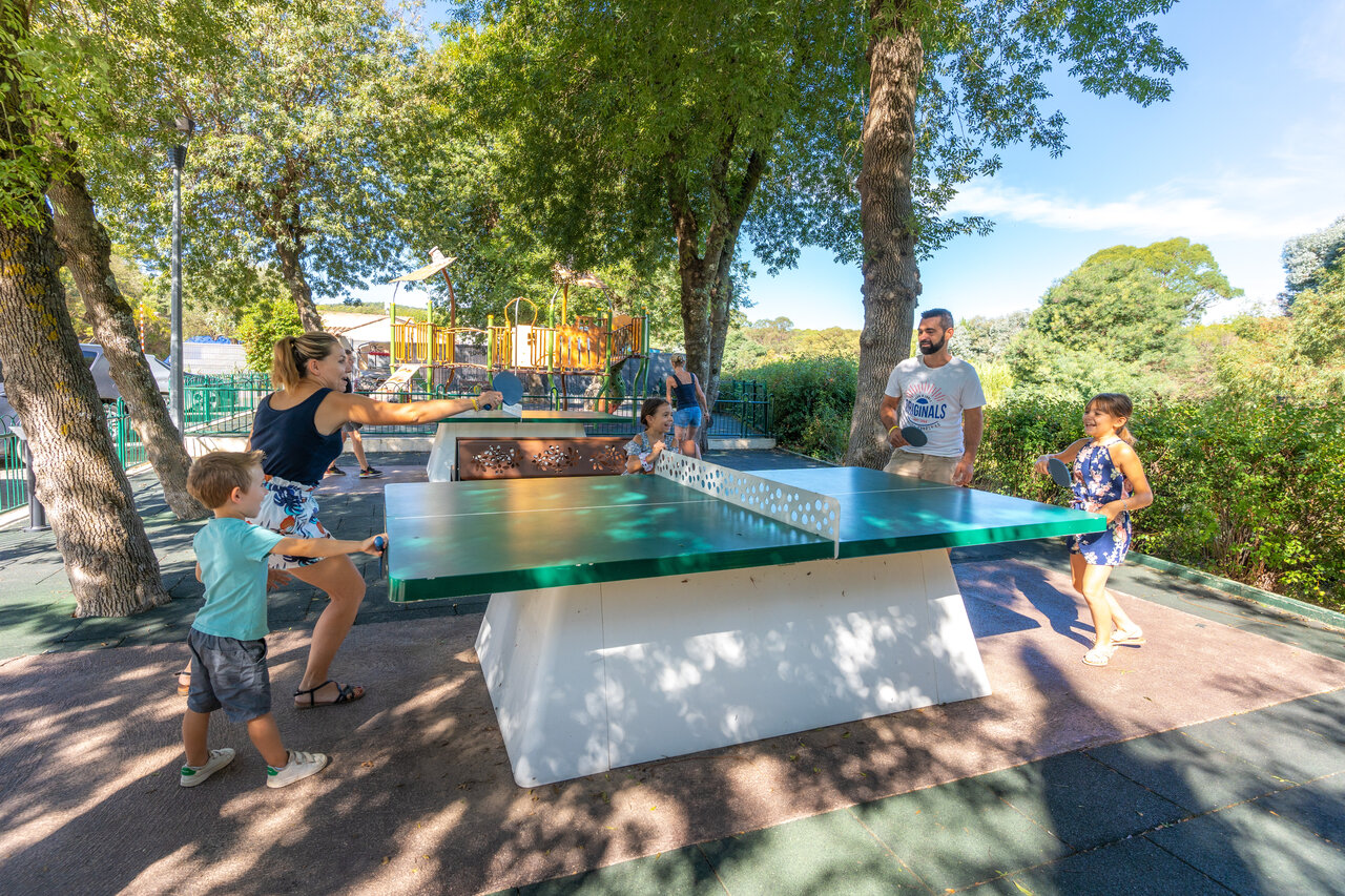 Family playing table tennis at CAPFUN La Rumba campsite, Fr�jus (83).