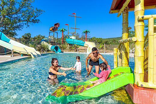 Water park with slides at CAPFUN La Rumba campsite in Fréjus (83).