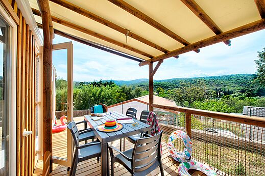 Mobile home terrace, nature view at CAPFUN La Rumba in Fréjus.