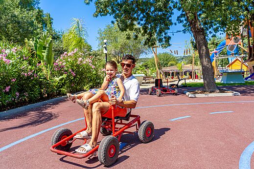Child and adult on pedal kart, CAPFUN La Rumba, Fréjus (83).