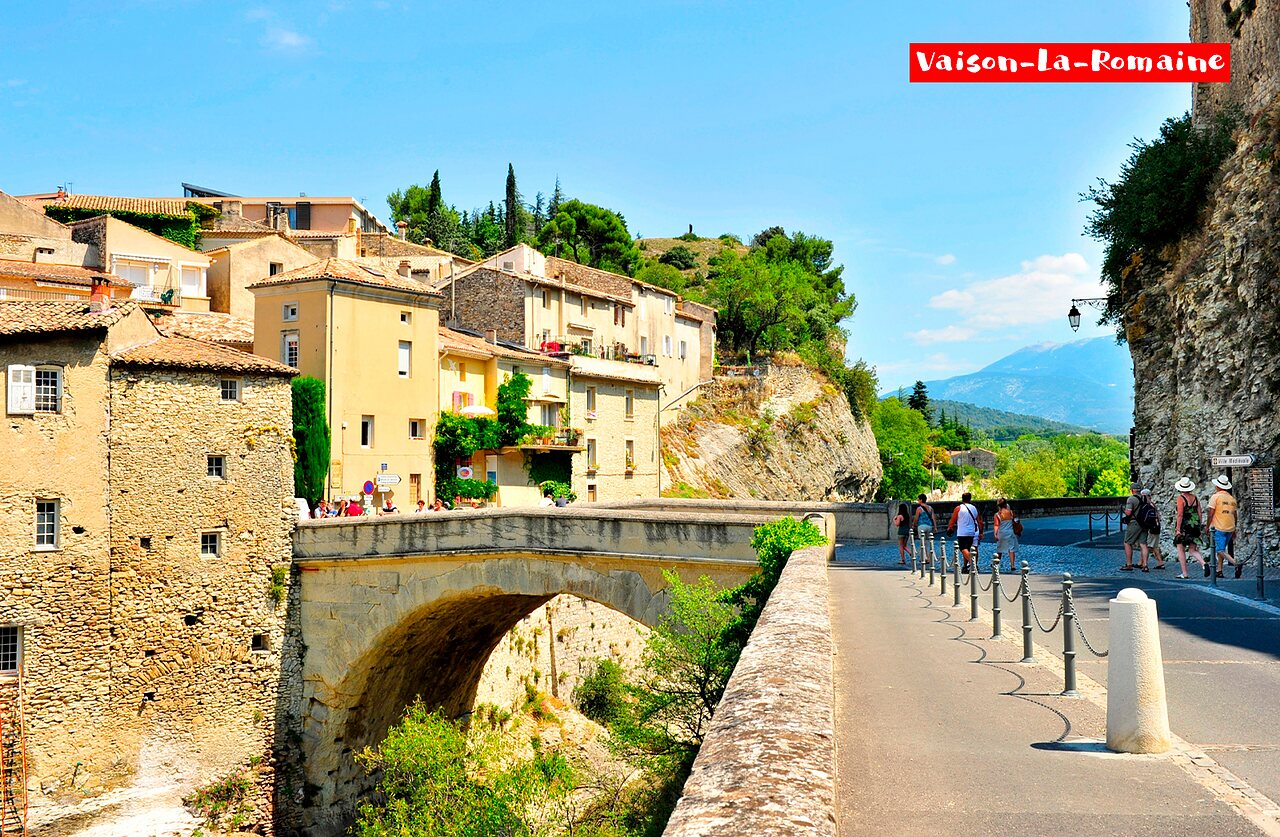 Roman bridge and old houses in Vaison-La-Romaine, Provence.