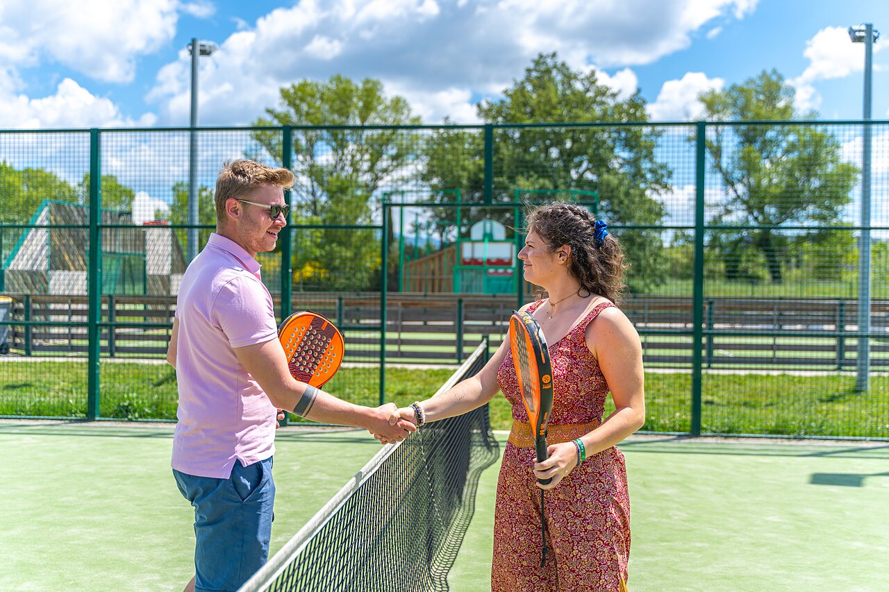 Padel court, players shaking hands at CAPFUN Sagittaire campsite in VINSOBRES (26).