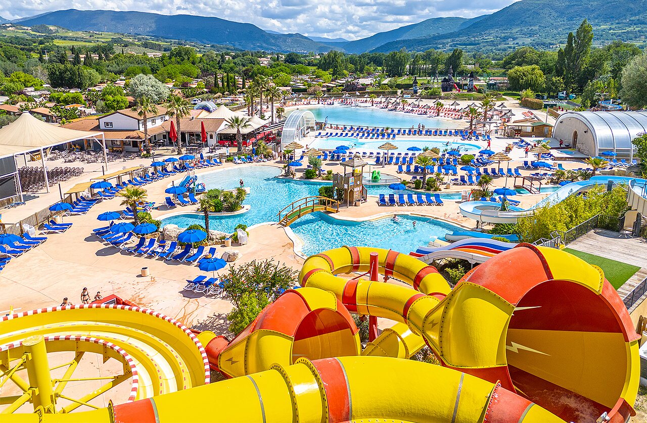 Large water park, slides, pools at CAPFUN Sagittaire campsite in VINSOBRES (26).