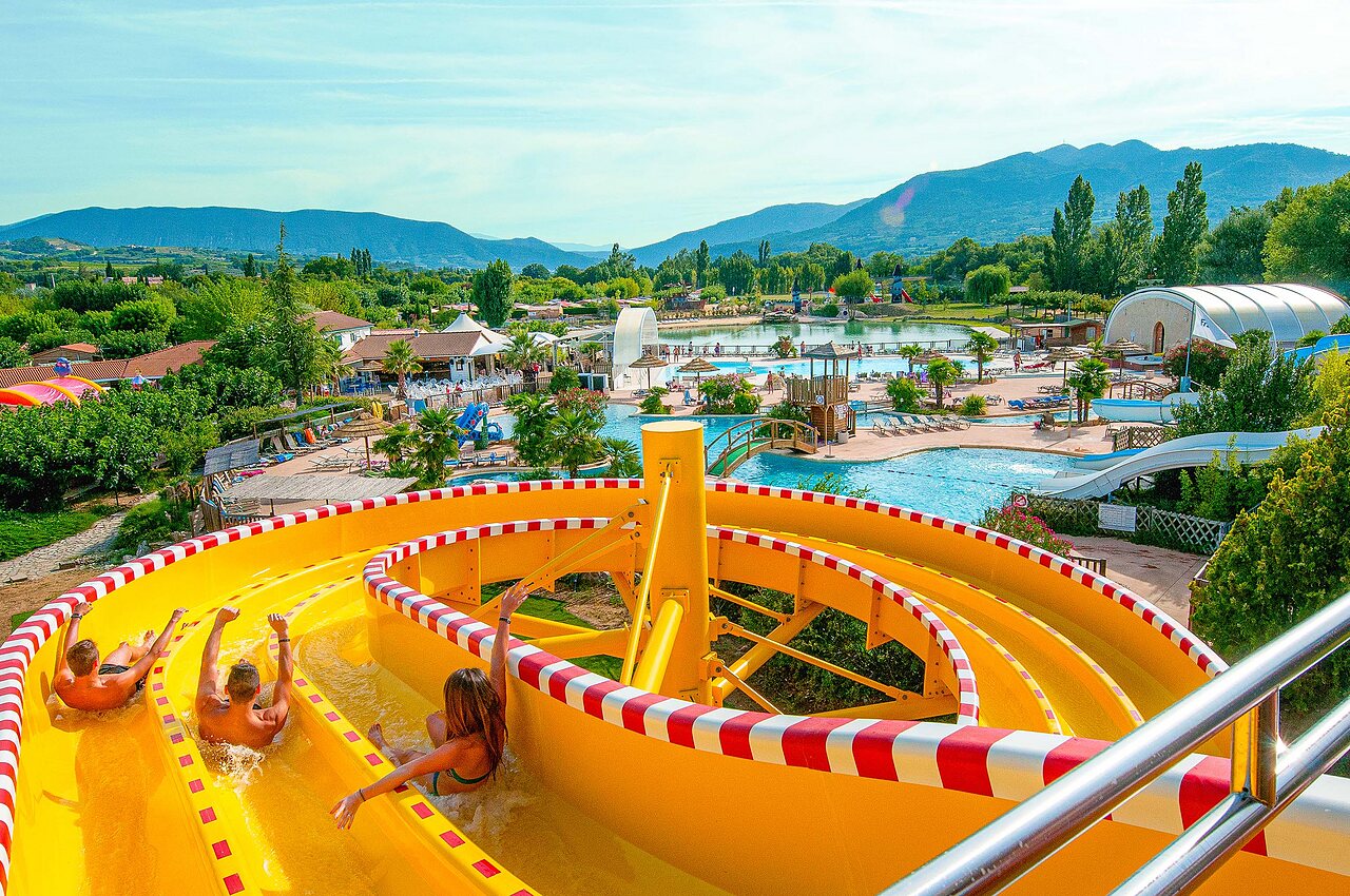 Giant water slide and swimming pools at CAPFUN Sagittaire campsite in VINSOBRES (26).