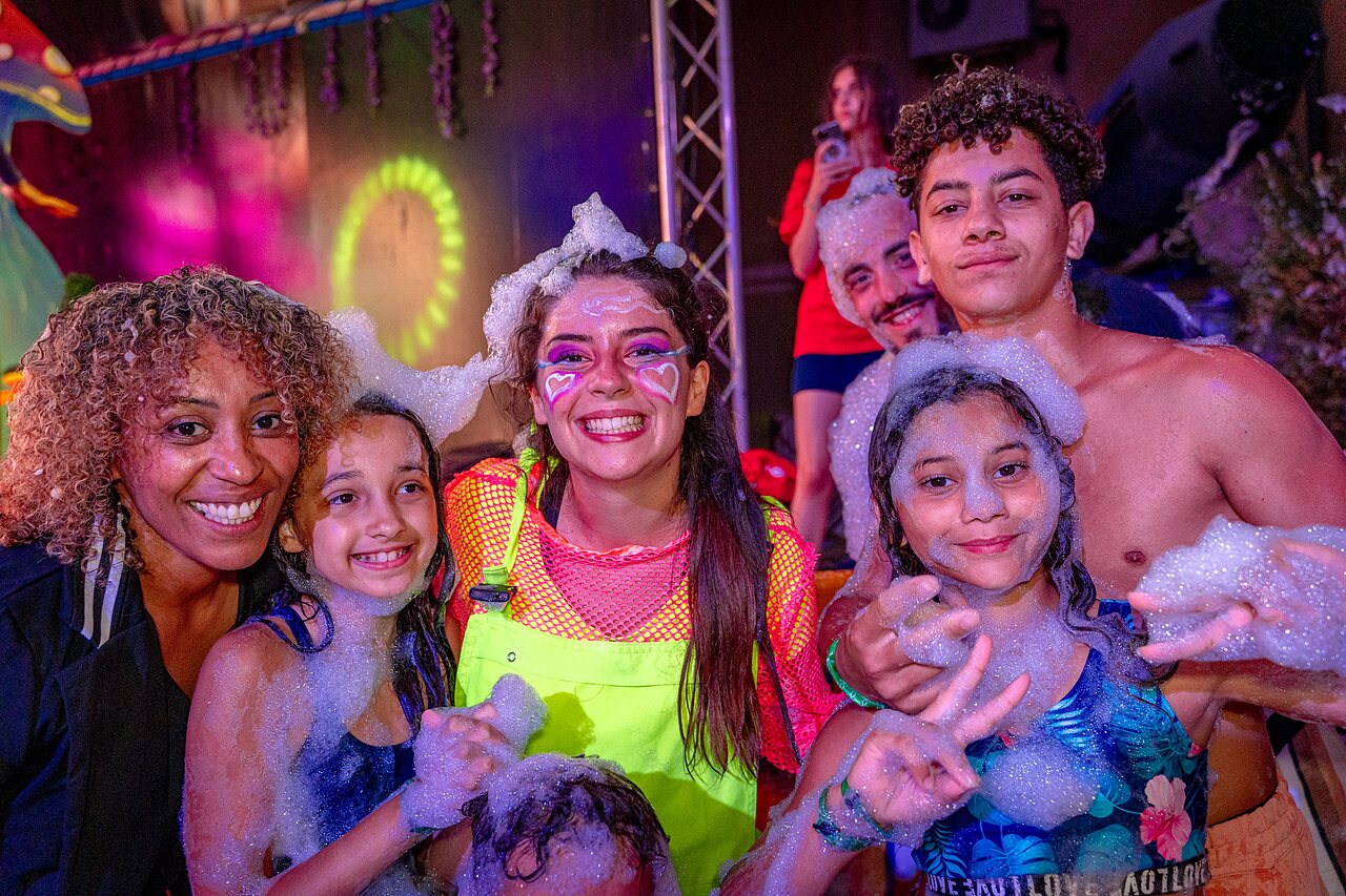 Animated foam party with families at CAPFUN Sagittaire campsite in VINSOBRES (26).