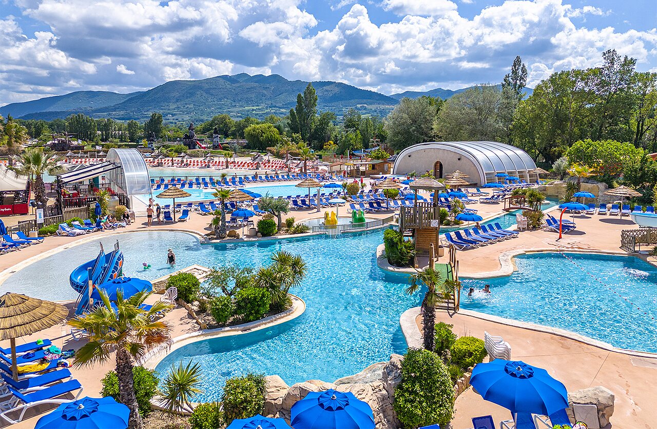 Large water park with slides and outdoor pools at CAPFUN Sagittaire campsite in VINSOBRES (26).