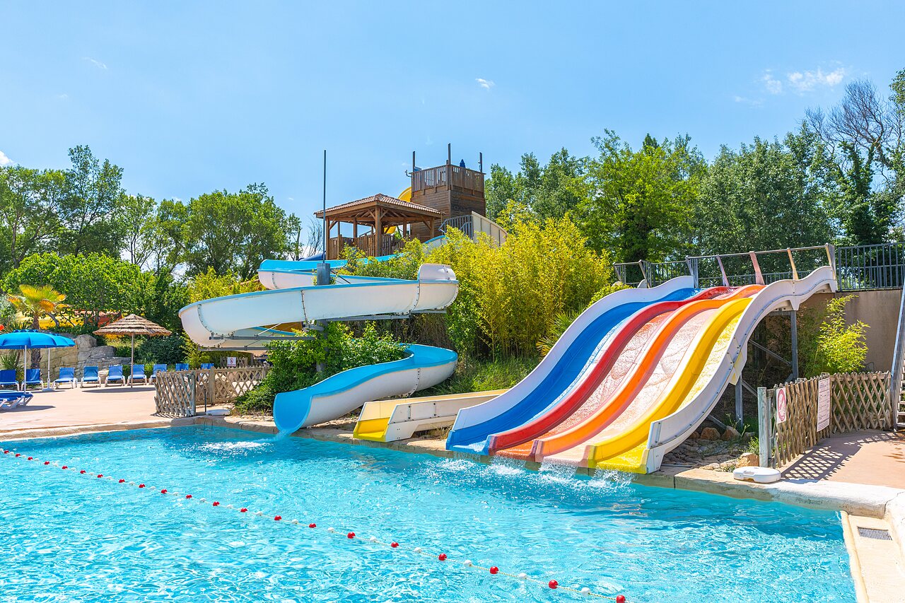Colorful water slides and outdoor swimming pool at CAPFUN Sagittaire campsite in VINSOBRES (26).