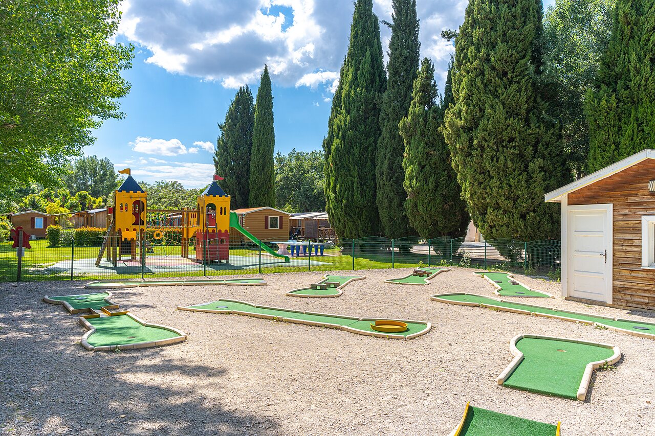 Mini-golf course and children's playground, with Mobile-homes at CAPFUN Sagittaire campsite in VINSOBRES (26).