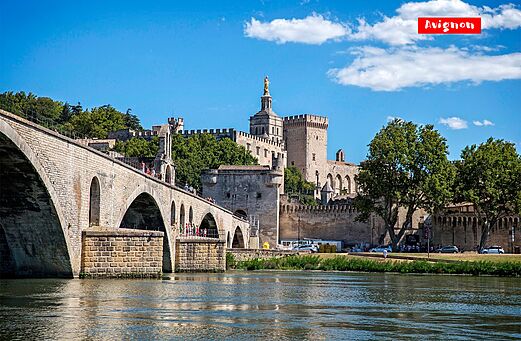 Pont d'Avignon and Popes' Palace, historic monuments to visit in Provence.