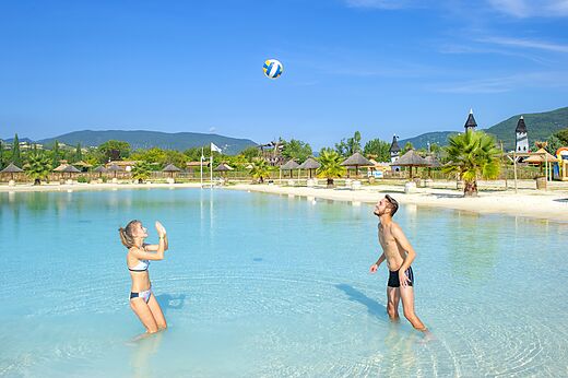 Lagoon, sandy beach, volleyball at CAPFUN Sagittaire campsite in VINSOBRES.