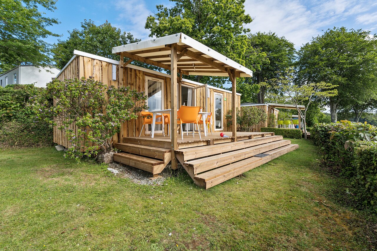 Mobile home with covered terrace at CAPFUN Saint Laurent, LA FORET FOUESNANT.