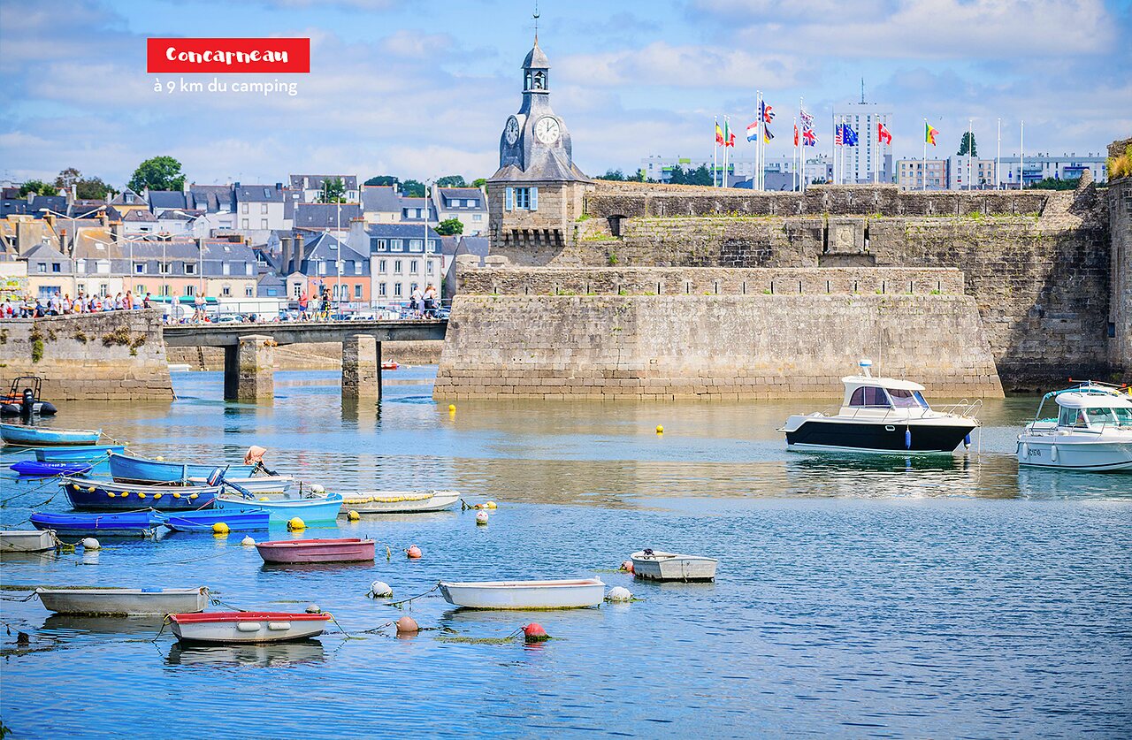 Fortified town of Concarneau, lively harbor and boats, Finist�re, Brittany.
