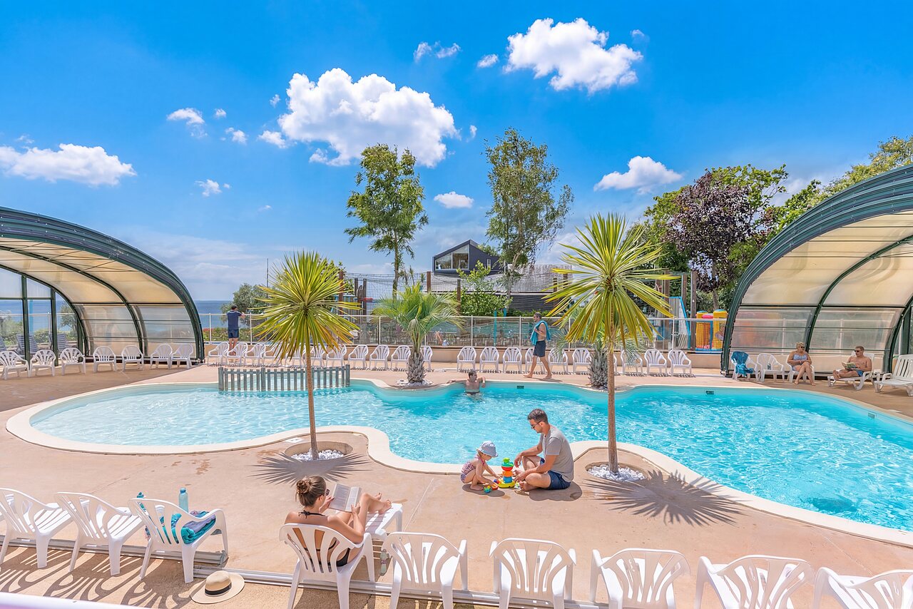 Outdoor pool, covered, sea view at CAPFUN Saint Laurent, LA FORET FOUESNANT (29).