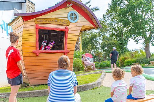 Children's entertainment at CAPFUN Saint Laurent campsite in LA FORET FOUESNANT.