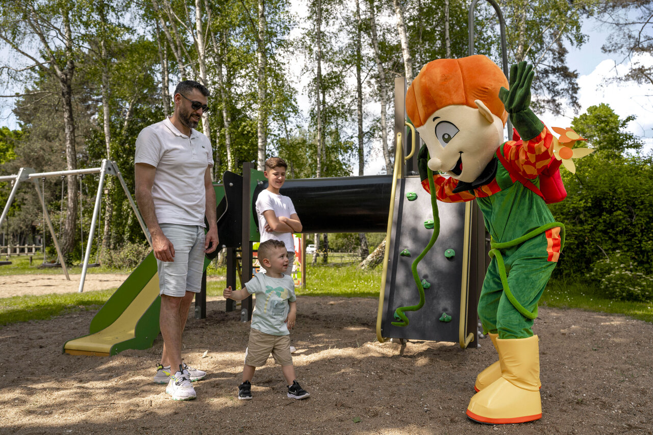 Mascot, children, playground at CLICOCHIC Les Saules de Cheverny campsite in Cheverny (41).